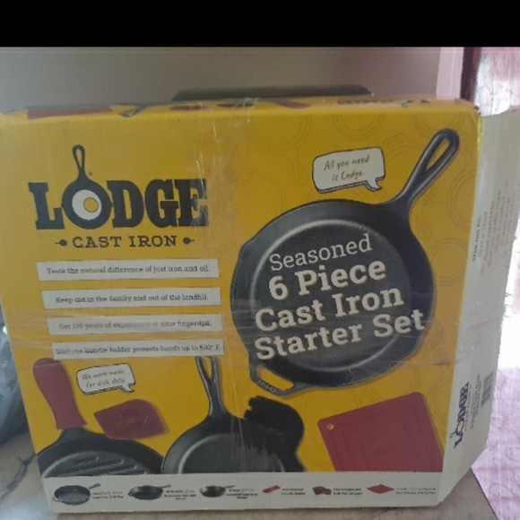 NWOT Lodge Seasoned cast iron skillet ONLY 10.25 inch with free POT HOLDER - Picture 5 of 8